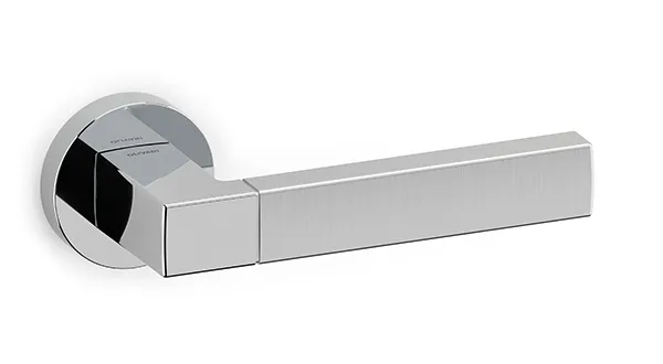 olivari-planet-maniglia-per-porta-lineare-con-sezione-rettangolare image 1